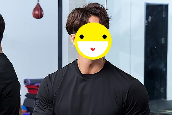 'Thánh ế' nổi tiếng showbiz thông báo kết hôn ở tuổi 49