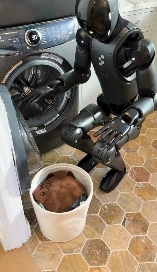 Đoạn video gần 3 phút gây xôn xao khi robot AI dễ dàng làm việc này khéo léo như con người - Ảnh 1.