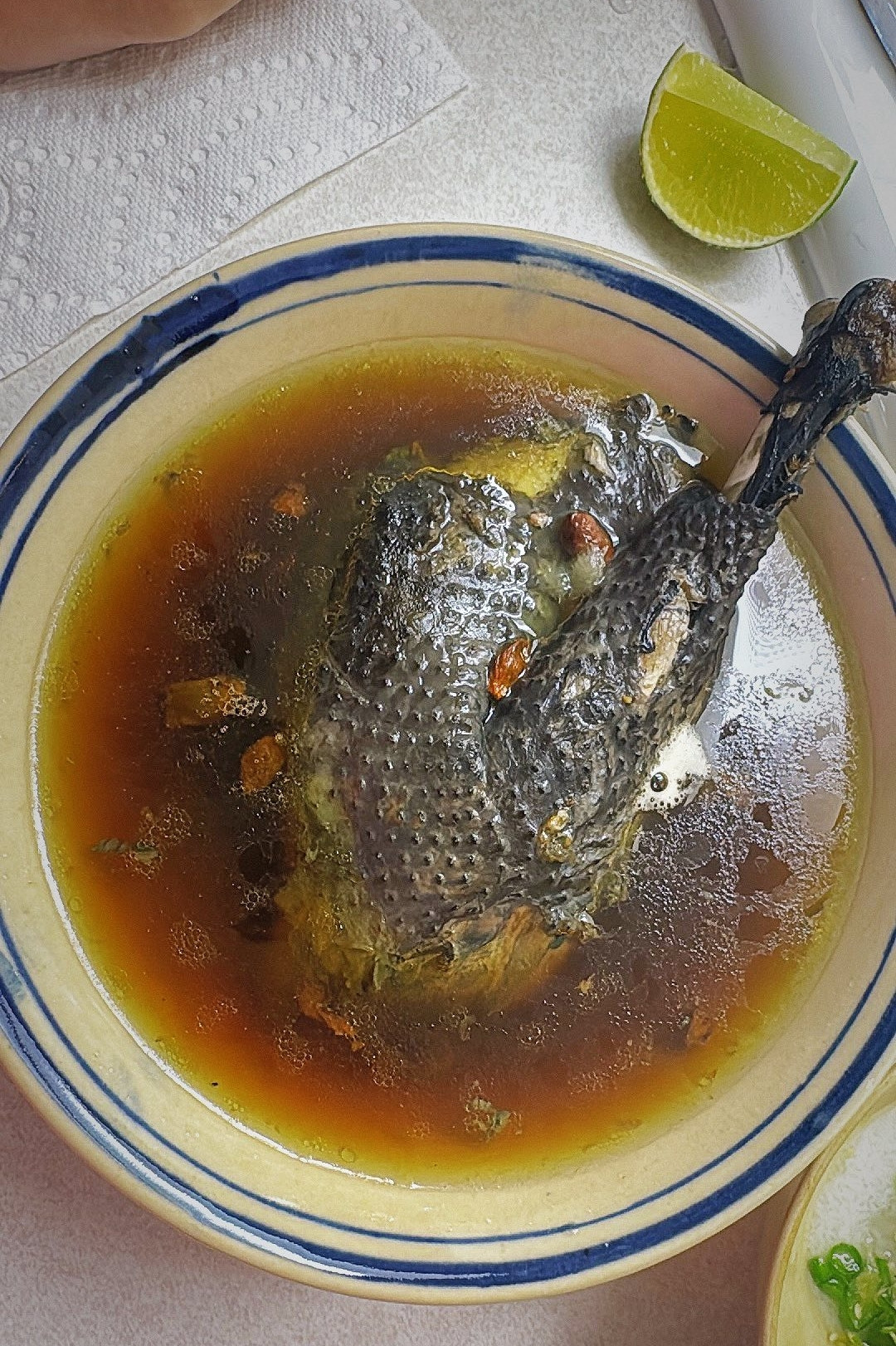 Hoa hậu Vbiz mang thai được chồng trẻ chăm tận răng