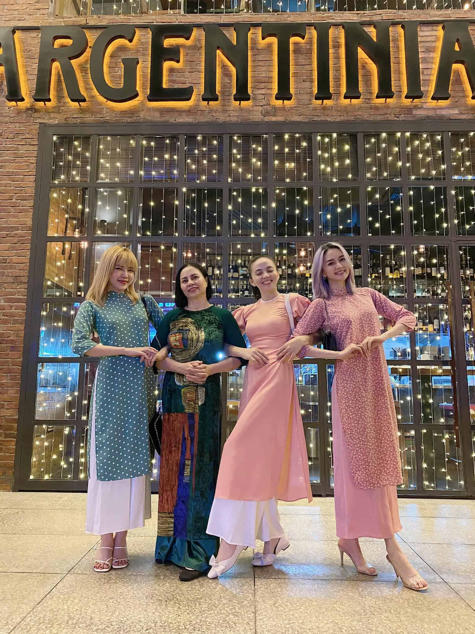 Mặt mộc không phải dạng vừa của 5 mẹ con nhà Thiều Bảo Trâm