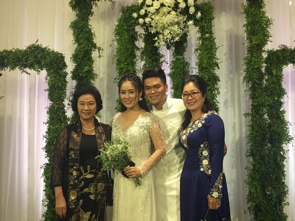 Mẹ Lê Phương hé lộ loạt ảnh hiếm trong đám cưới con gái 8 năm trước