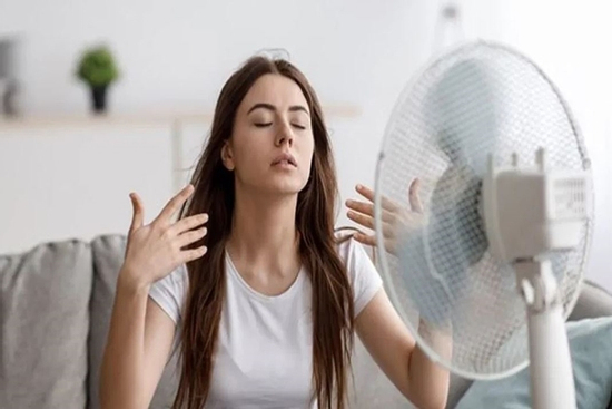 Phát hiện 1 kiểu dùng quạt cực nguy hại, có thể gây đau tim bất chợt