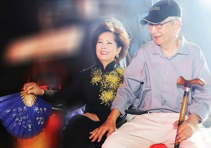 Phương Dung bên người chồng quá cố.