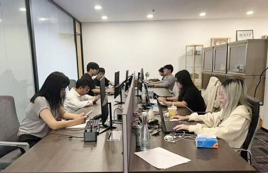 Công ty ‘giả vờ làm việc’ gây sốt, ai đến làm phải trả 100 nghìn đồng mỗi ngày