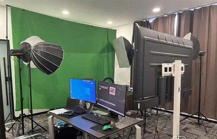 Việc giả vờ đi làm cho phép nhiều người trải nghiệm cuộc sống công sở. (Ảnh: Chao News)