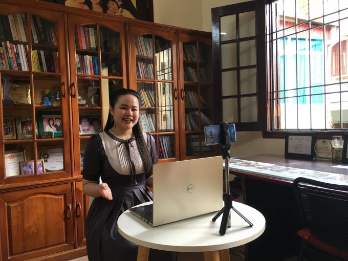 Điều đặc biệt về nữ MC khiếm thị đầu tiên trên VTV - Ảnh 2.