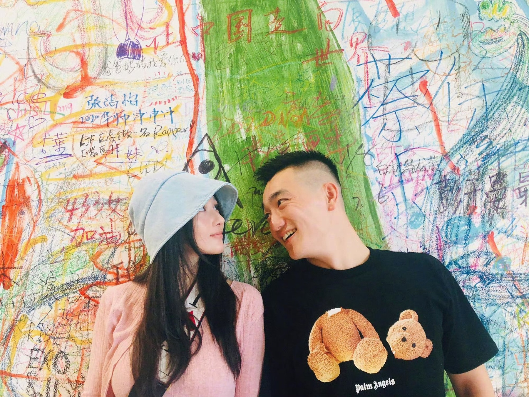 Mỹ nhân tai tiếng rũ mác gái hư hôn nhân viên mãn bên bạn trai quân nhân