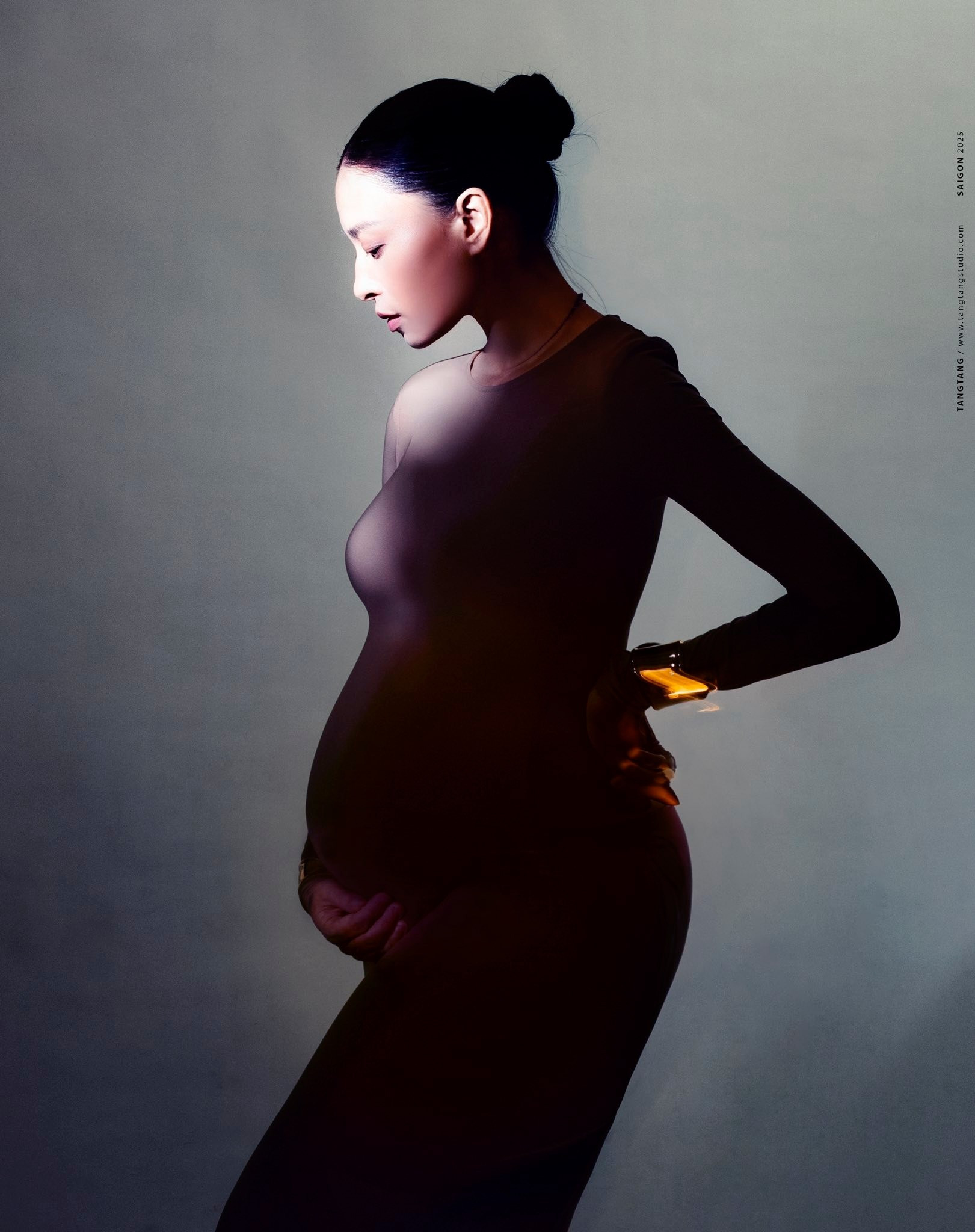 Ngô Thanh Vân khoe bụng bầu 9 tháng chuẩn bị cho ngày sinh nở