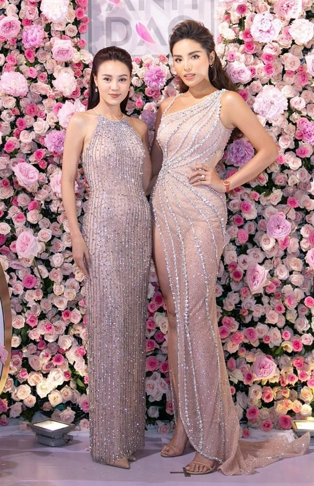 Hiếm lắm mới thấy Lan Ngọc lép vế cả chiều cao lẫn vóc dáng vì chụp cùng 1 mỹ nhân