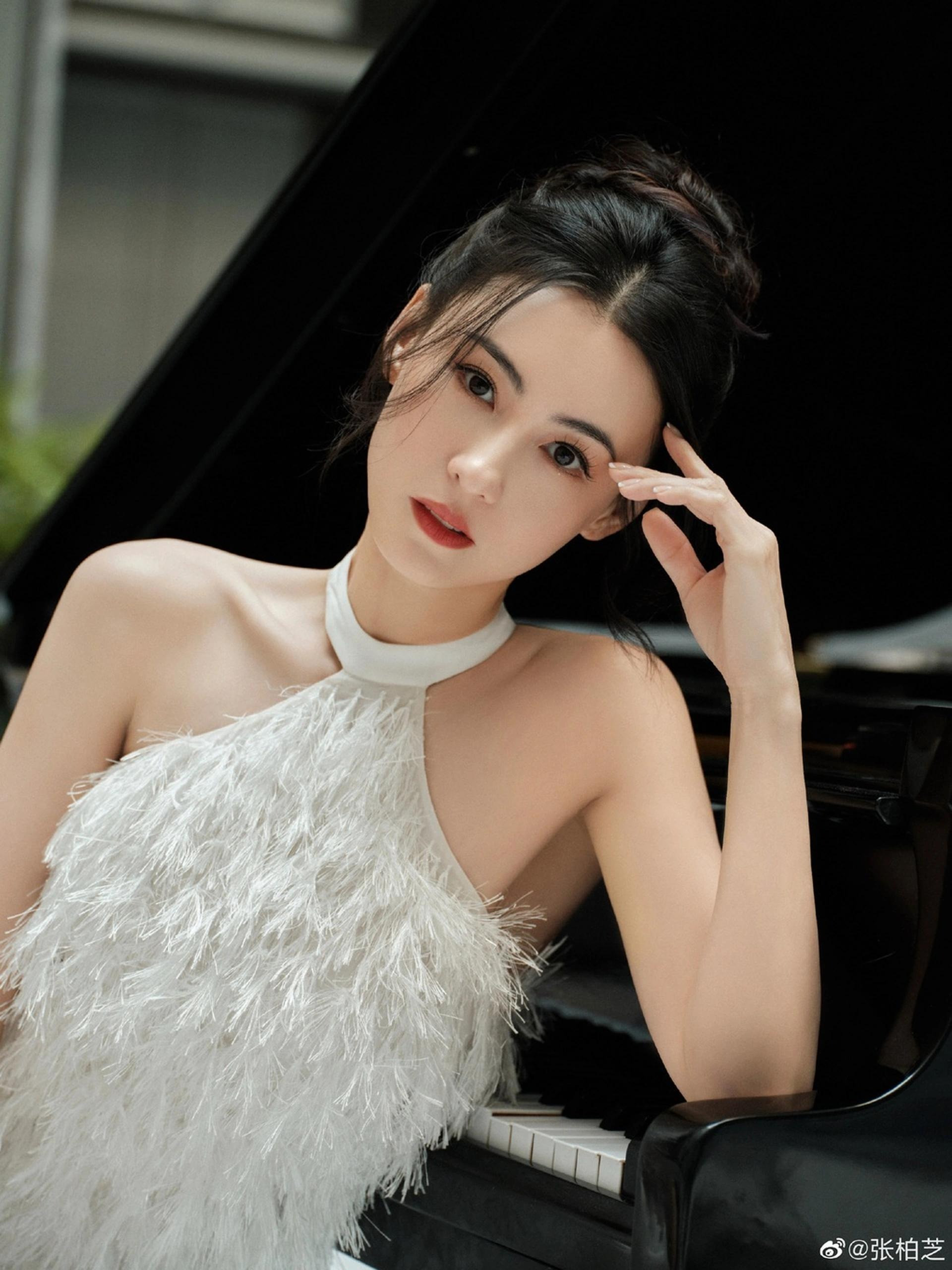 Mỹ nhân Hoa ngữ sau ly hôn Trương Bá Chi bí mật sinh con ồn ào hẹn hò xã hội đen kế thừa 3000 tỷ từ cha Tạ Đình Phong