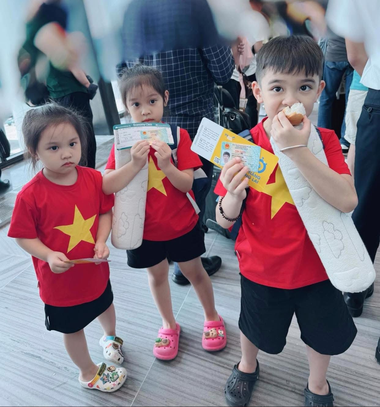 Ngỡ ngàng không thể nhận ra diện mạo con gái cả của Hằng Túi và chồng cũ hot boy