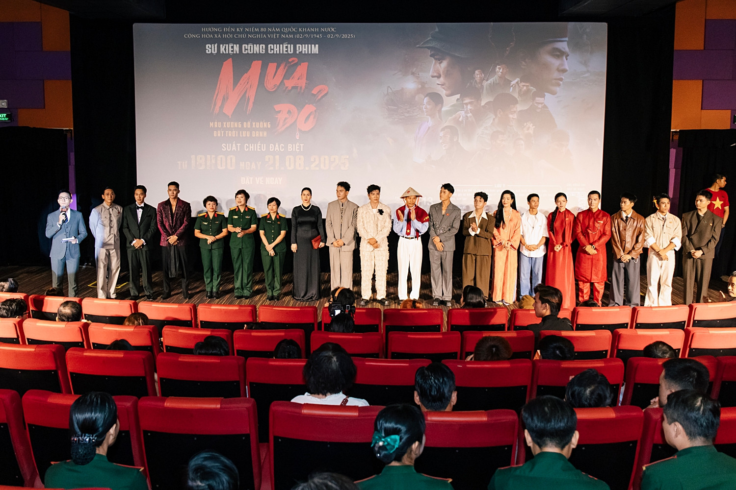 Dàn diễn viên Mưa đỏ hé lộ góc khuất tâm lý sau mỗi cảnh quay ở Thành cổ Quảng Trị