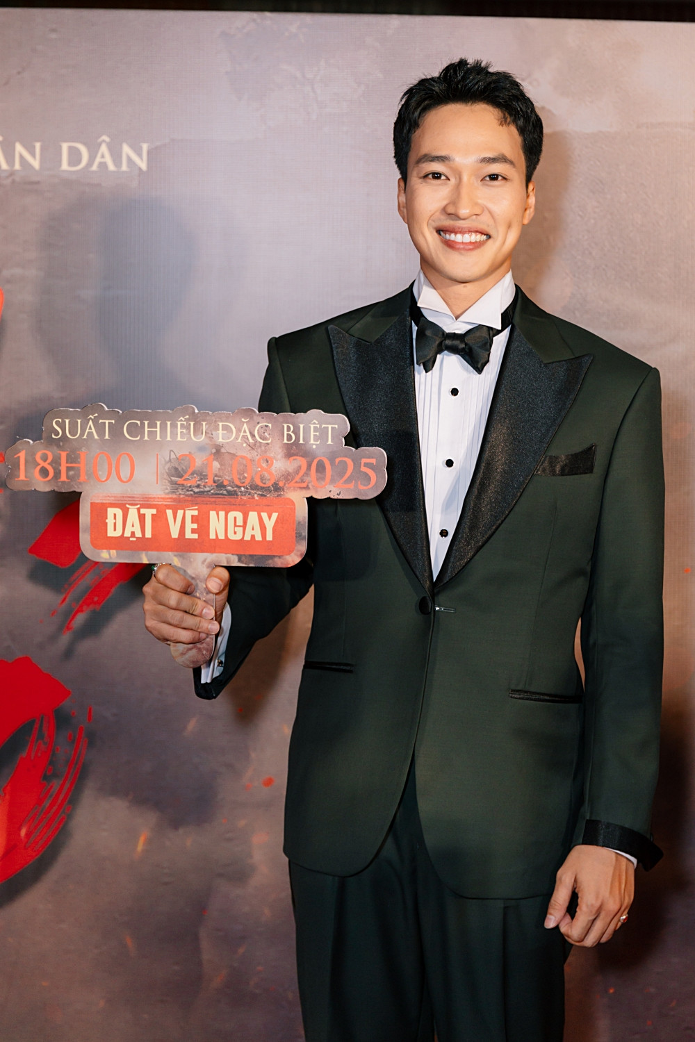 Dàn diễn viên Mưa đỏ hé lộ góc khuất tâm lý sau mỗi cảnh quay ở Thành cổ Quảng Trị