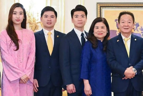 Đỗ Mỹ Linh lộ diện đầy khí chất trong khung hình 'nét căng' chụp với nhà chồng