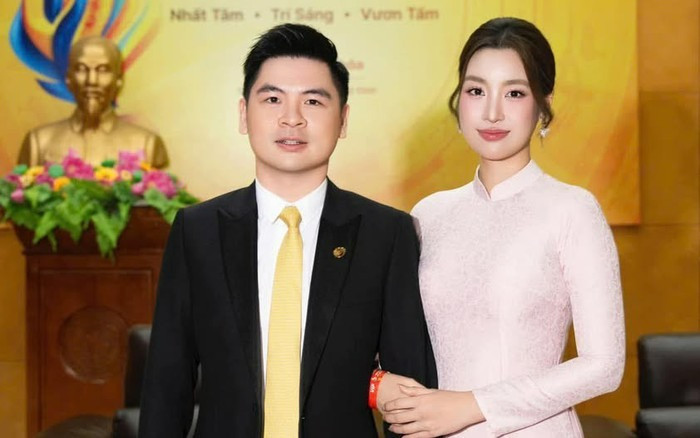 Đỗ Mỹ Linh lộ diện đầy quyền lực trong trong khung hình chung với nhà chồng