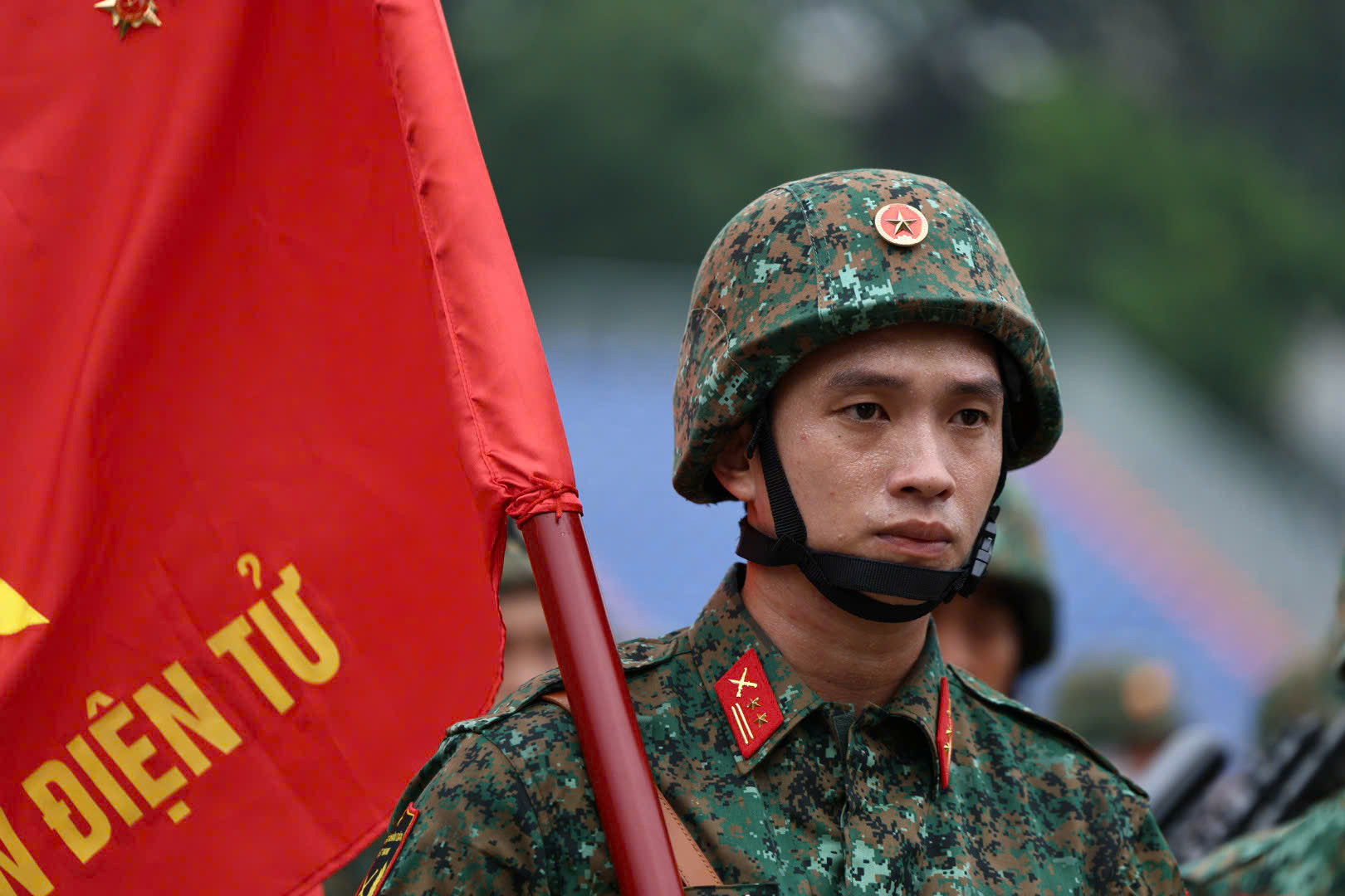 Lê Hoàng Hiệp và dàn quân nhân gây sốt MXH tại buổi tổng hợp luyện diễu binh ở trung tâm Hà Nội