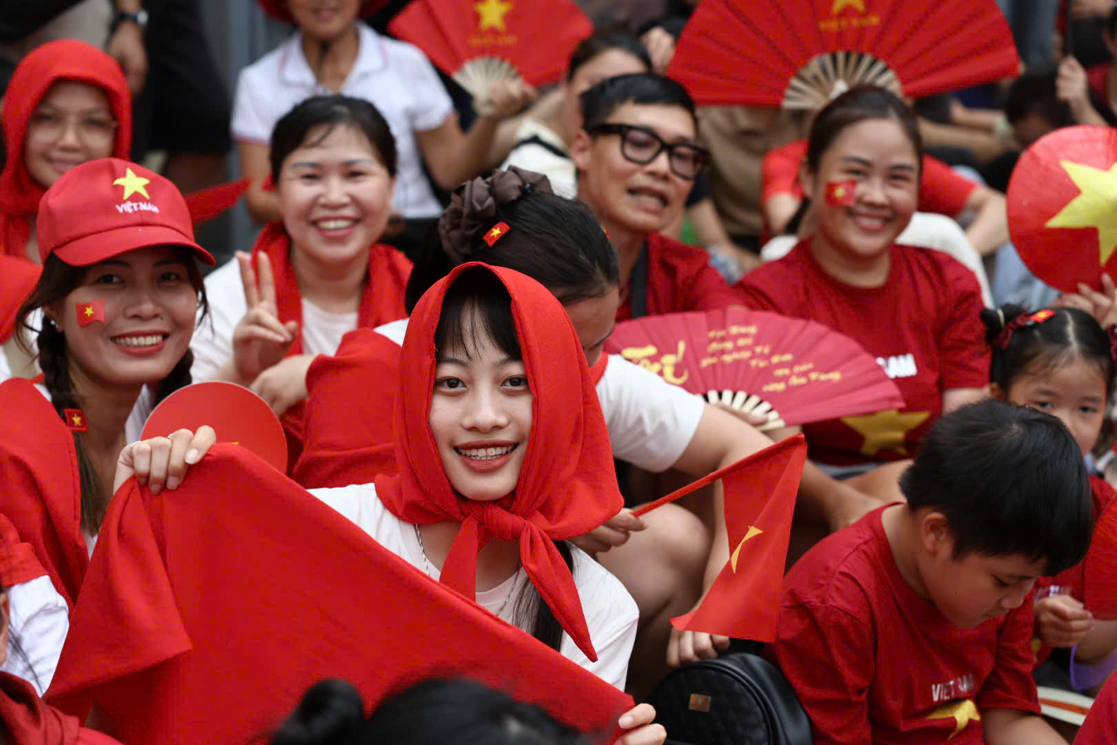 Lê Hoàng Hiệp và dàn quân nhân gây sốt MXH tại buổi tổng hợp luyện diễu binh ở trung tâm Hà Nội