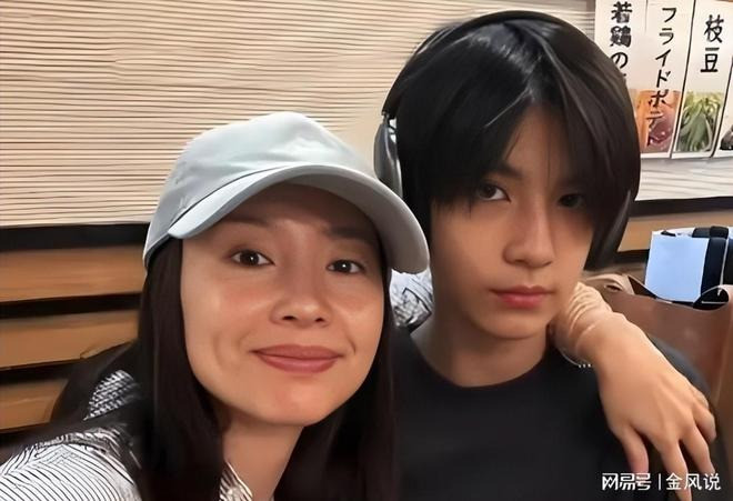 Ngoại hình siêu đẹp trai của dàn quý tử nhà mỹ nhân Hoa ngữ