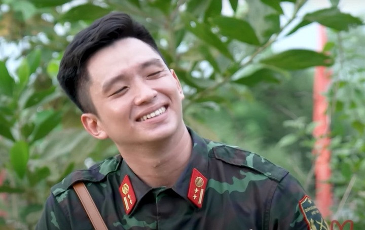 Lê Hoàng Hiệp bật cười thoải mái trong cuộc trò chuyện.