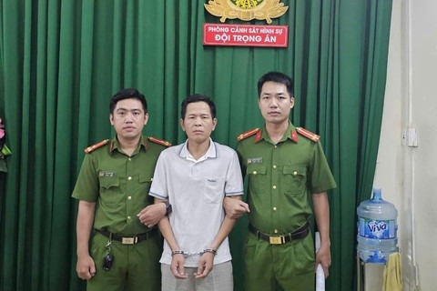 Bắt khẩn cấp Giám đốc ngân hàng Trần Hữu Cường