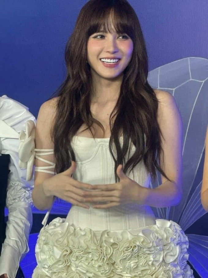 Bị nghi tiêm sửa nát mặt vẫn quảng cáo mỹ phẩm Thiều Bảo Trâm đáp trả