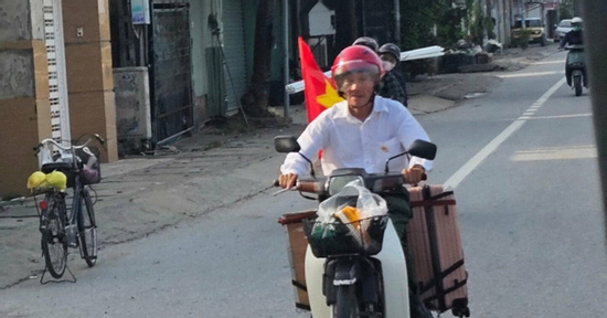 Cựu binh U80 ‘trốn vợ’, tự lái xe máy từ Nghệ An ra Hà Nội xem diễu binh 2/9