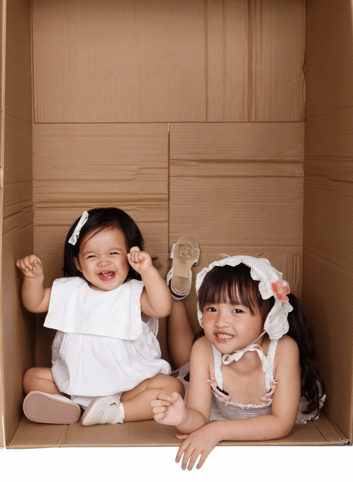 Đông Nhi Ông Cao Thắng khoe khoảnh khắc cực yêu của hai ái nữ