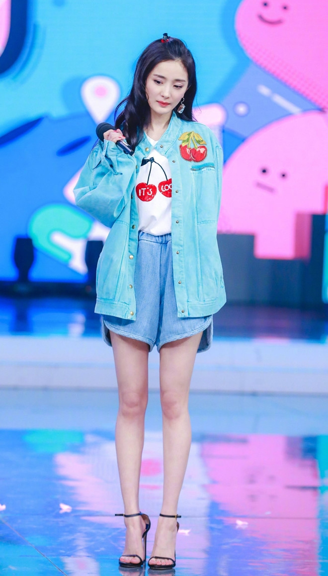 Dương Mịch U40 nhưng lên đồ như thiếu nữ đôi mươi