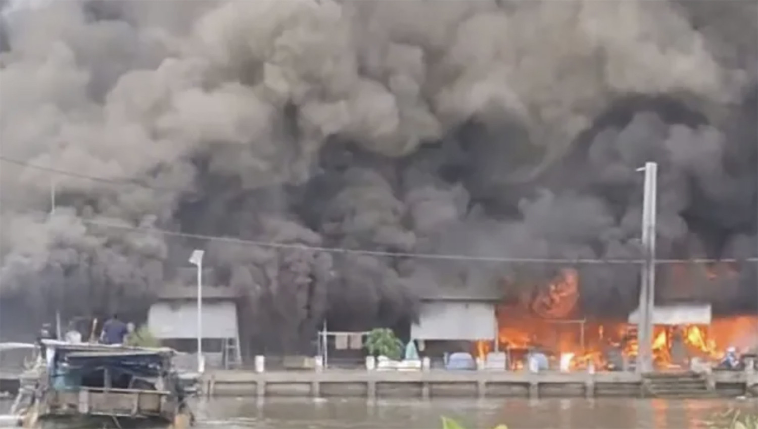 cháy chợ Thanh Tùng.jpg