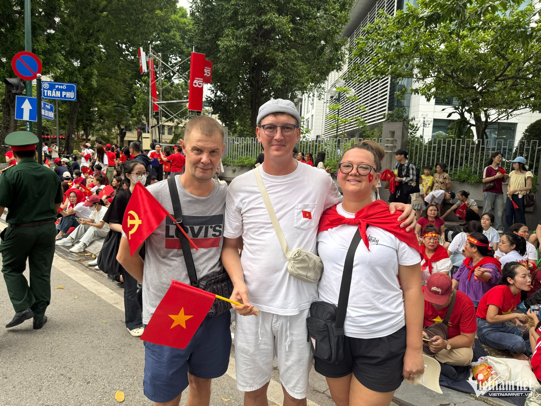 W-khach di xem dieu binh 00.jpg