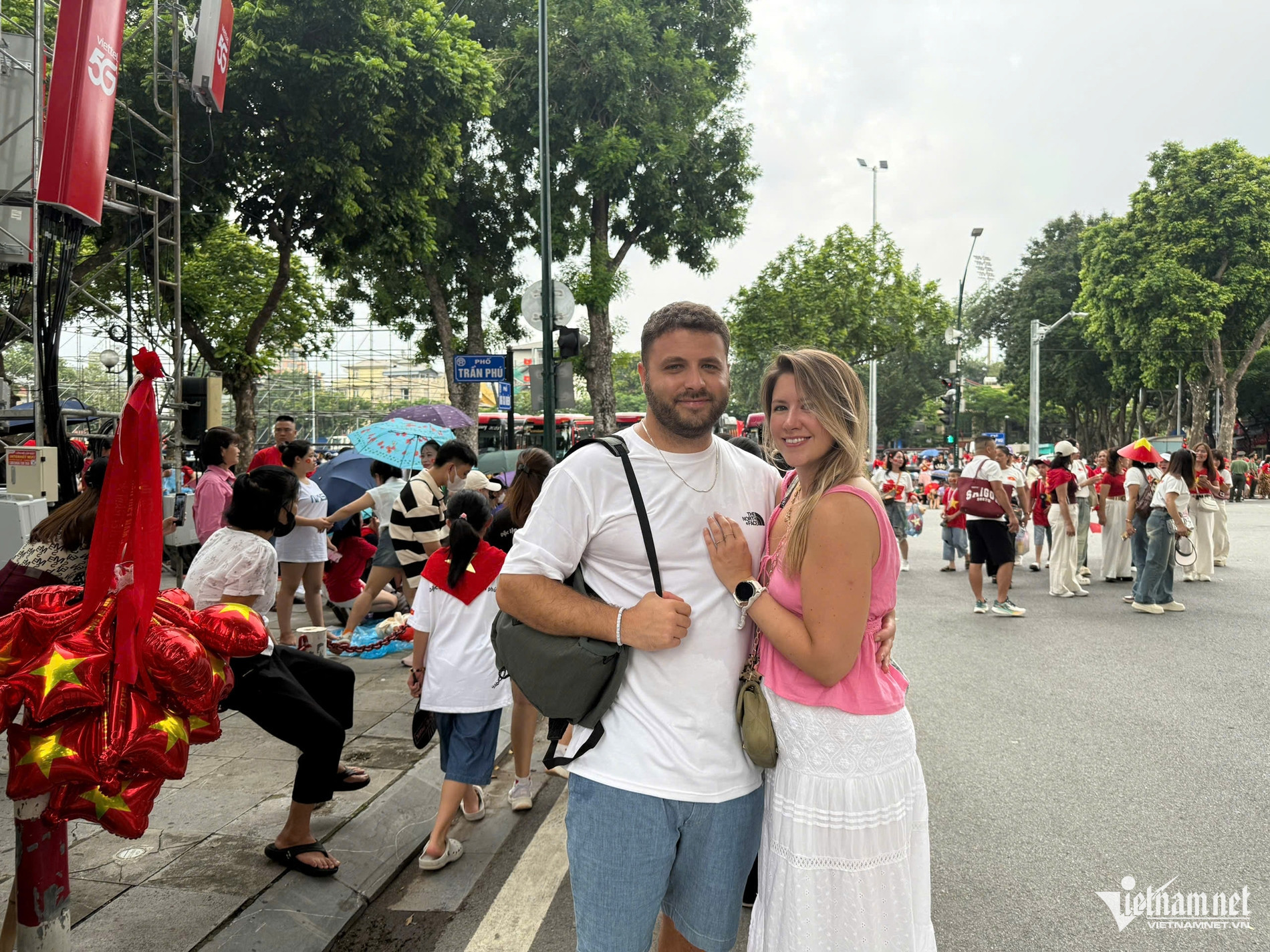 W-khach di xem dieu binh 01.jpg