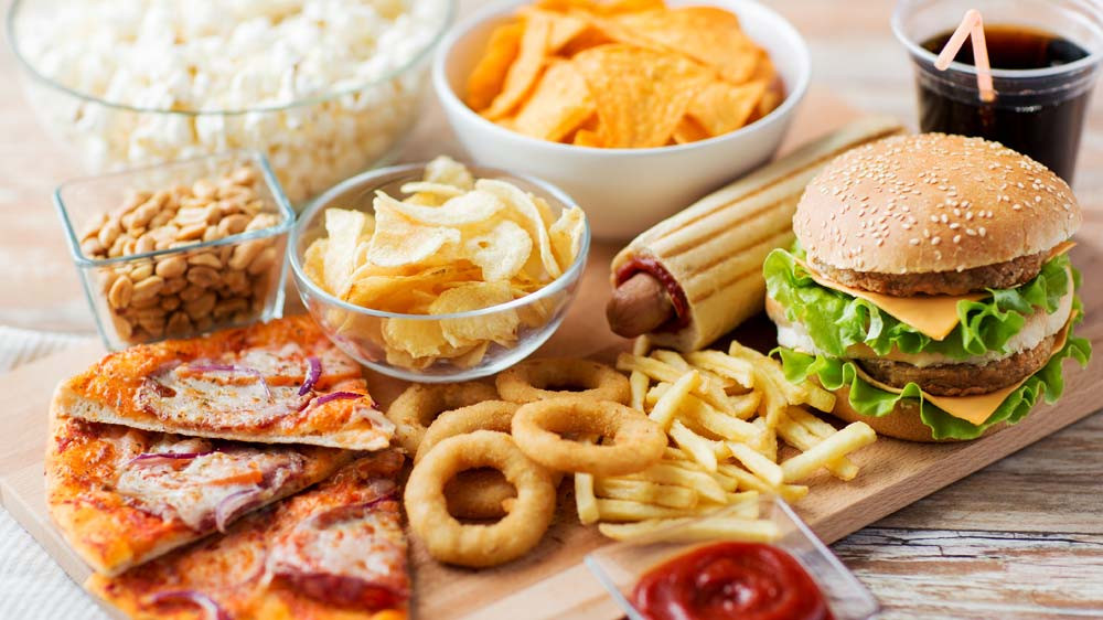 Những thực phẩm âm thầm khiến bạn nhanh già hơn - Ảnh 5.