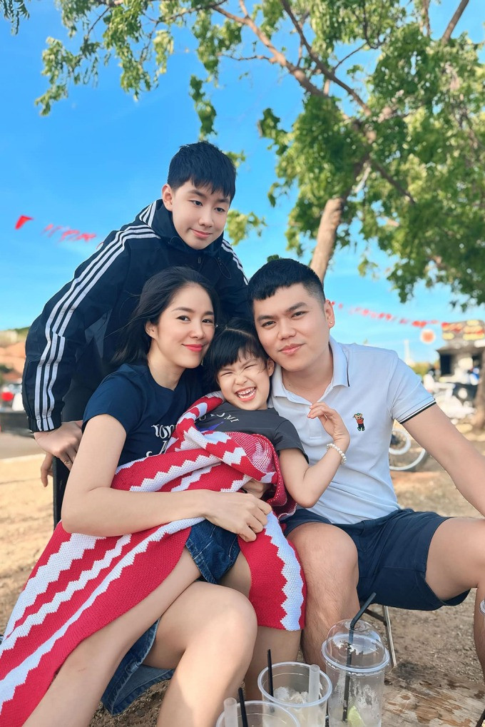 Phản ứng gây sốc của chồng Lê Phương khi thấy vợ bất ngờ xuống tóc