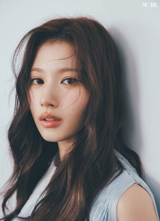 Sana TWICE bị gọi tên khi loạt ảnh tình tứ Lisa và nam thần Nhật Bản gây bão