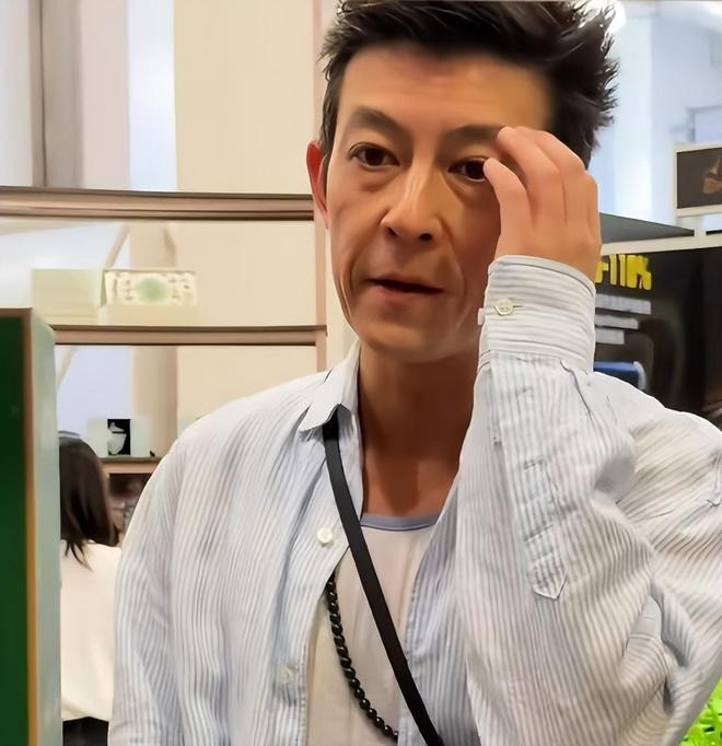 Hai nam thần Tạ Đình Phong Trần Quán Hy Người vẫn rạng ngời phong độ kẻ xuống sắc không nhận ra