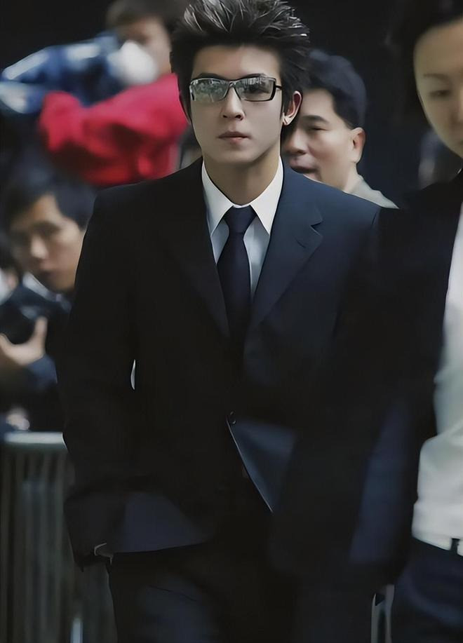 Hai nam thần Tạ Đình Phong Trần Quán Hy Người vẫn rạng ngời phong độ kẻ xuống sắc không nhận ra