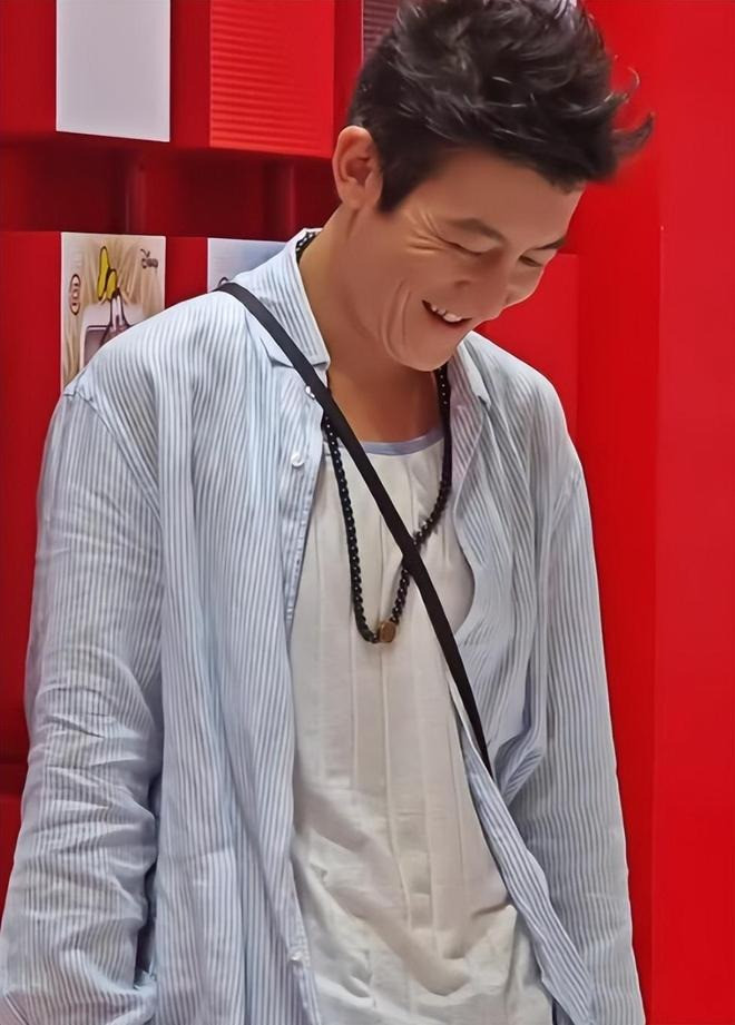 Hai nam thần Tạ Đình Phong Trần Quán Hy Người vẫn rạng ngời phong độ kẻ xuống sắc không nhận ra