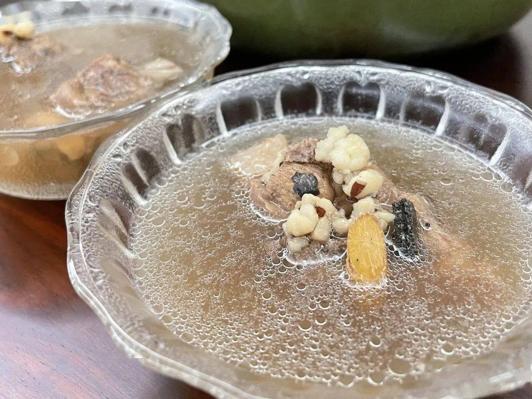 Người phụ nữ tử vong vì đột quỵ: Bác sĩ chỉ ra 1 sai lầm tai hại khi ăn canh - Ảnh 2.