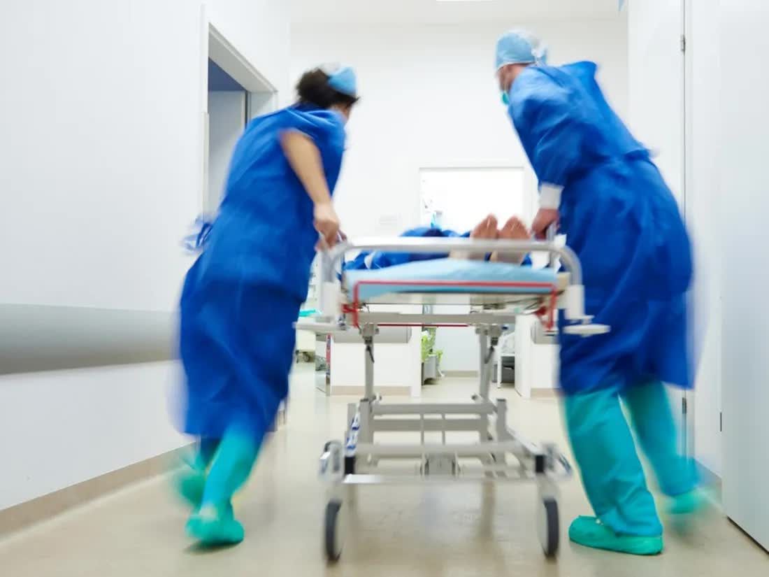 Người phụ nữ tử vong vì đột quỵ: Bác sĩ chỉ ra 1 sai lầm tai hại khi ăn canh - Ảnh 1.