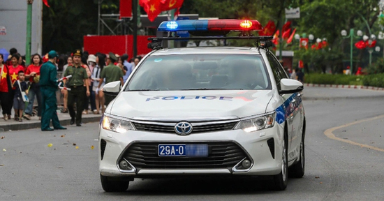 Đang phân luồng tổng hợp luyện, Trung tá công an nhận lời cầu cứu từ tài xế ô tô