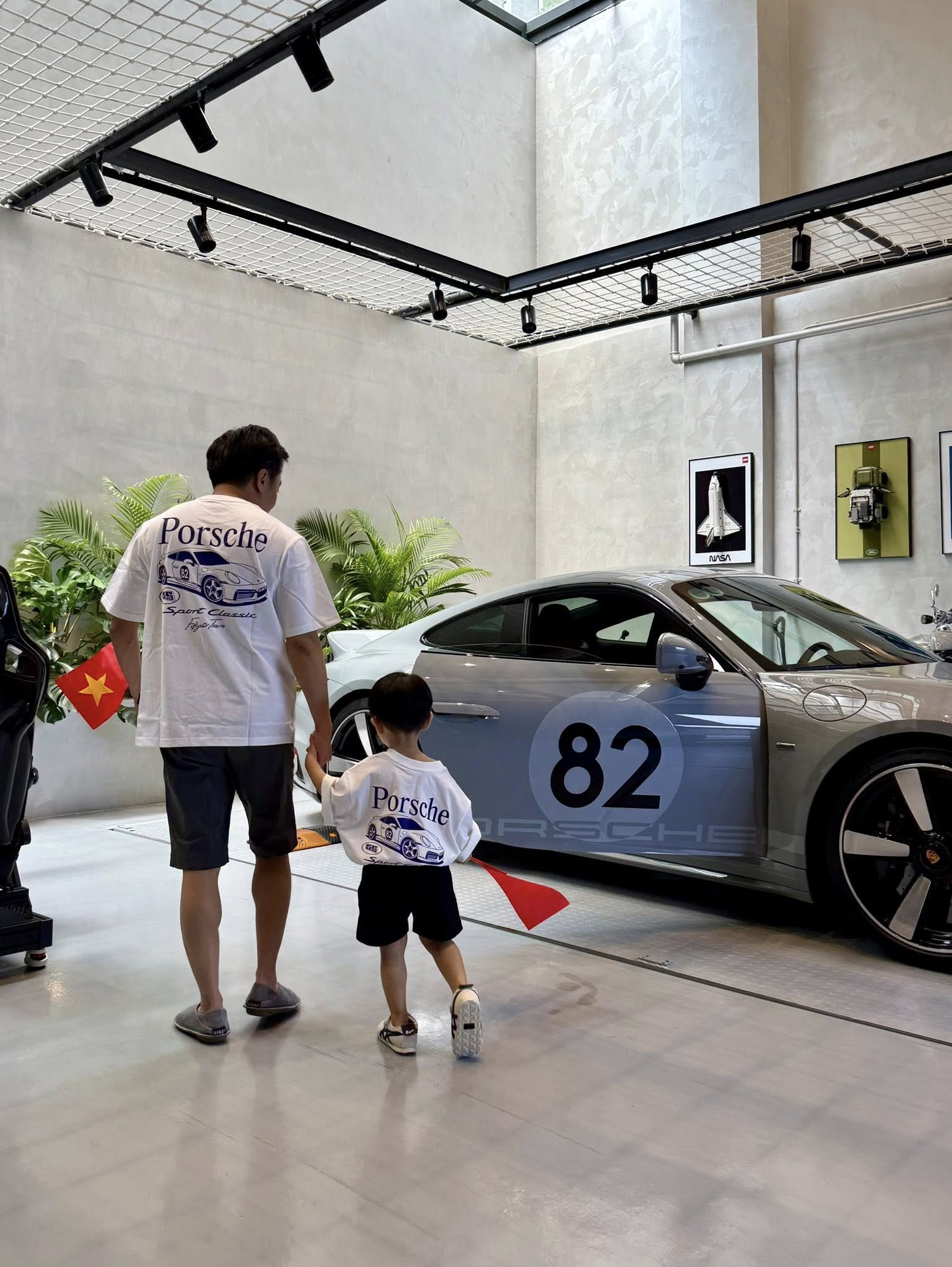 Cường Đô La cho con ra Hà Nội đu diễu binh dân tình thả wow vì 1 chi tiết