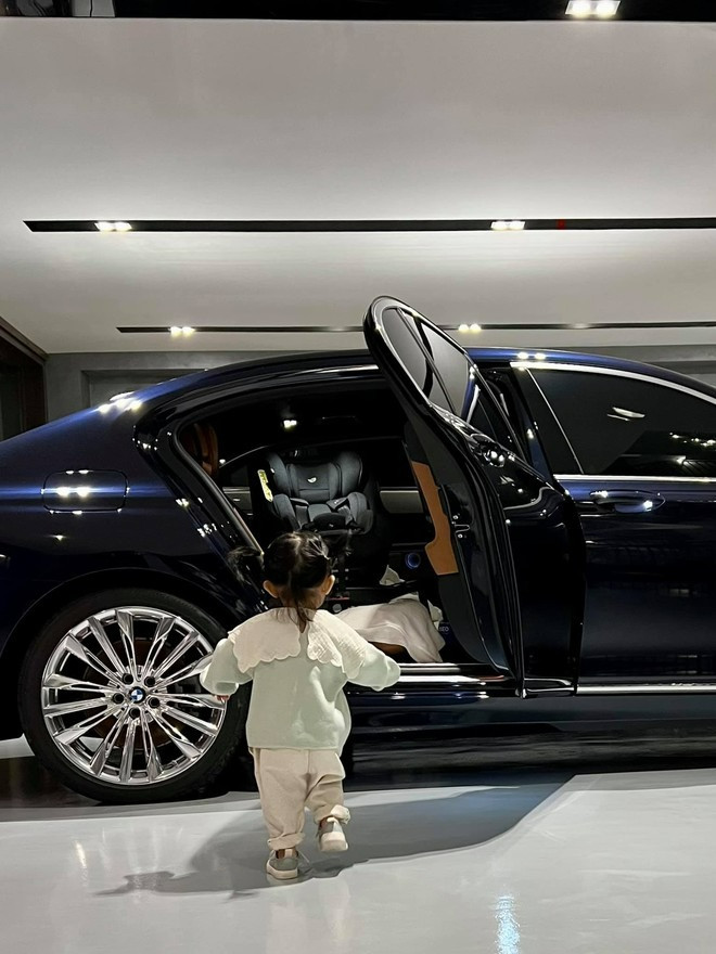 Cường Đô La cho con ra Hà Nội đu diễu binh dân tình thả wow vì 1 chi tiết