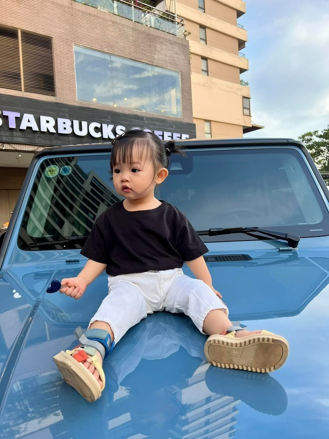 Cường Đô La cho con ra Hà Nội đu diễu binh dân tình thả wow vì 1 chi tiết