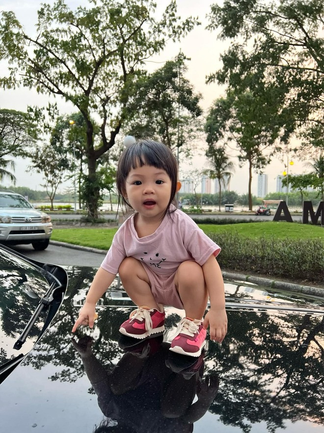 Cường Đô La cho con ra Hà Nội đu diễu binh dân tình thả wow vì 1 chi tiết