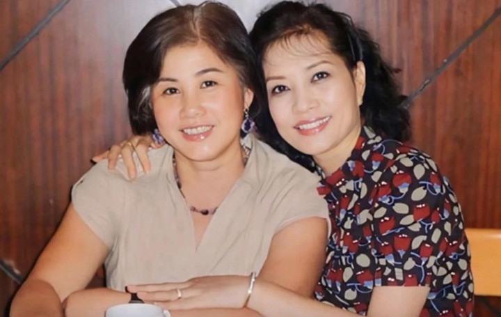 Nghệ sĩ Thúy An (trái) và Hà Xuyên trong một lần gặp mặt.