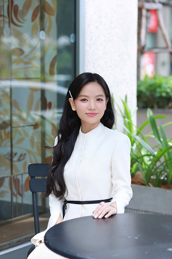 Làn da trắng nõn mịn màng ở tuổi 30 của diễn viên phim 'Mưa đỏ' - Ảnh 6.