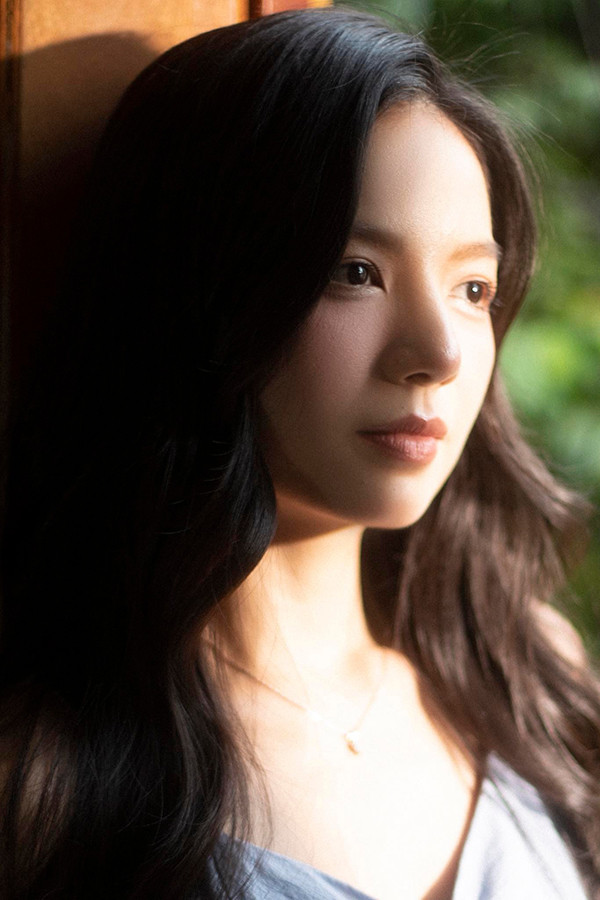 Làn da trắng nõn mịn màng ở tuổi 30 của diễn viên phim 'Mưa đỏ' - Ảnh 4.