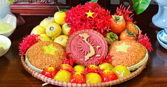 Mâm cỗ Vu Lan cờ đỏ sao vàng 'gây bão' mạng xã hội: Khi đạo hiếu hòa cùng niềm tự hào dân tộc