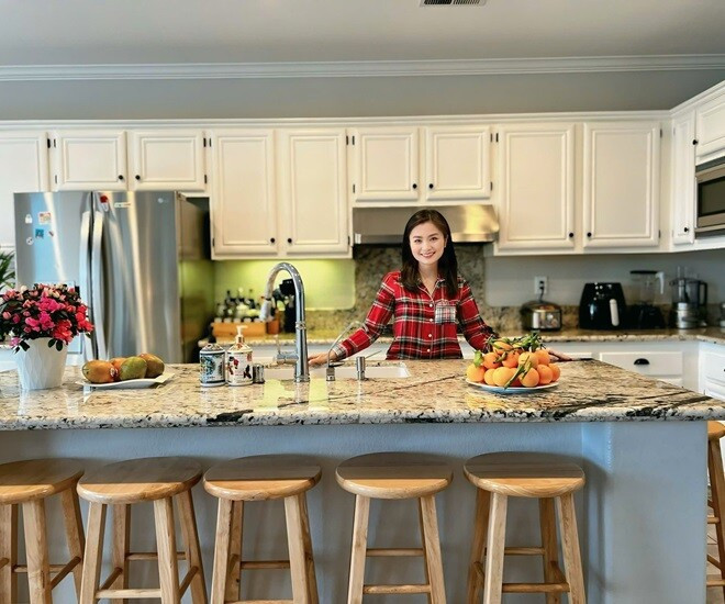 Mâm cơm thuần Việt dân dã đến bất ngờ của gia đình nữ diễn viên nổi tiếng VTV giữa trời Tây - Ảnh 1.