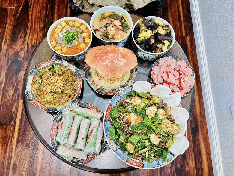 Mâm cơm thuần Việt dân dã đến bất ngờ của gia đình nữ diễn viên nổi tiếng VTV giữa trời Tây - Ảnh 5.